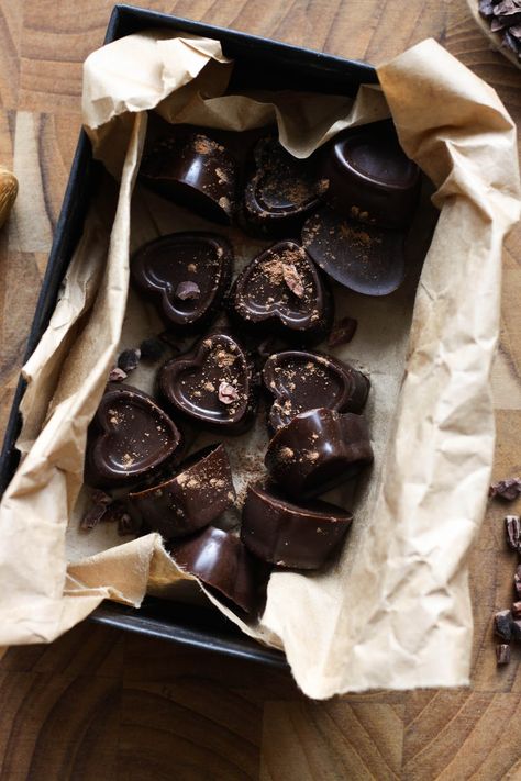 This recipe was inspired by Aloha's superfood chocolate bar. Their chocolate is some of the best I have ever put in my mouth, so I HAD to recreate it in my kitchen. I think the superior taste must come from the magical ingredients - spirulina, mushrooms, berries, coconut, cashews, vanilla - that develop this ridiculously satisfying flavour. It just tastes... real. It's like a vitamin pill in the form of decadent, sweet, dark chocolate. Share these with the ones you love, because it'll give 'em l Carob Powder, Chocolate Dreams, Desserts Vegan, Raw Desserts, Raw Chocolate, Chocolate Shop, Vegan Sweets, Love Chocolate, Chocolate Coffee