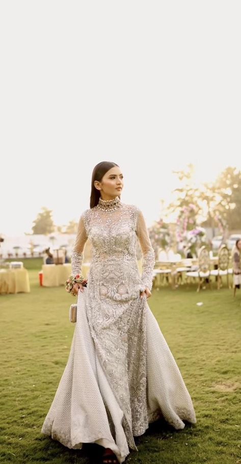 Bride Sister Nikkah Dress, Baraat Dresses For Sisters Pakistani, Dress For Sisters Wedding Indian, Dress For Sister Engagement, Walima Outfits For Sisters, Sister Wedding Dress Pakistani, Nikkah Outfit For Sister, Valima Dress Pakistani Sister, Sistrology Dress