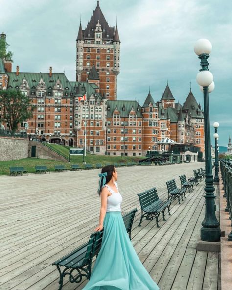 Quebec City Instagram Spots, Montreal Canada Outfits, Quebec Photography, Quebec City Poses, Quebec City Photography, Quebec City Picture Ideas, Quebec City Outfits, Quebec City Outfits Summer, Quebec City Photo Ideas