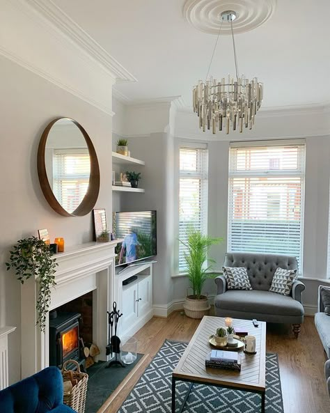 Victorian Terrace Living Room, 1930s Living Room, Victorian Terrace Interior, Living Room Bay Window, Bay Window Living Room, London Living Room, Terrace Living Room, Long Living Room, Victorian Living Room