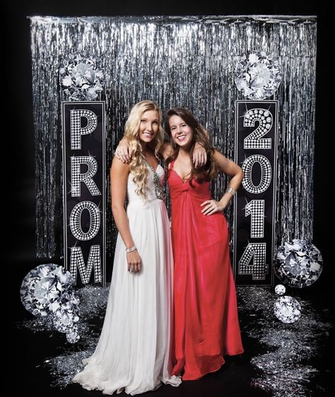 Diamond Prom Theme, Prom Photobooth Ideas, Prom Picture Backdrop Ideas, Prom Organization, Dripping In Luxury Prom Theme, Prom Set Up Ideas, Homecoming Backdrops, Homecoming Background, Prom Backdrop Ideas