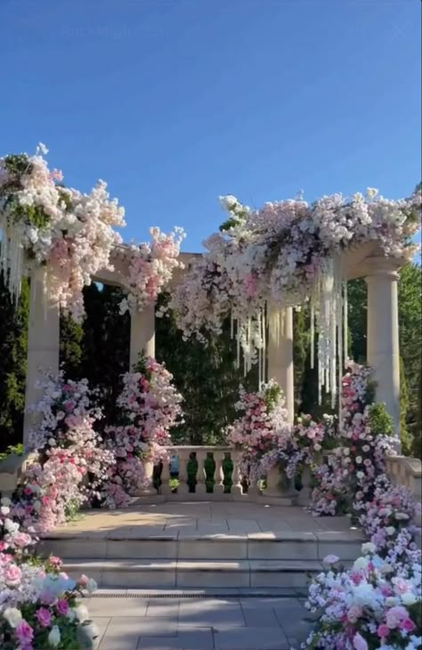 Aesthetic Wedding Backdrop, Dreamy Outdoor Wedding, Dior Garden Party, Outdoor Photobooth, Hijabi Wedding, Indoor Wedding Decorations, Garden Theme Wedding, Traditional Wedding Decor, Mandap Decor