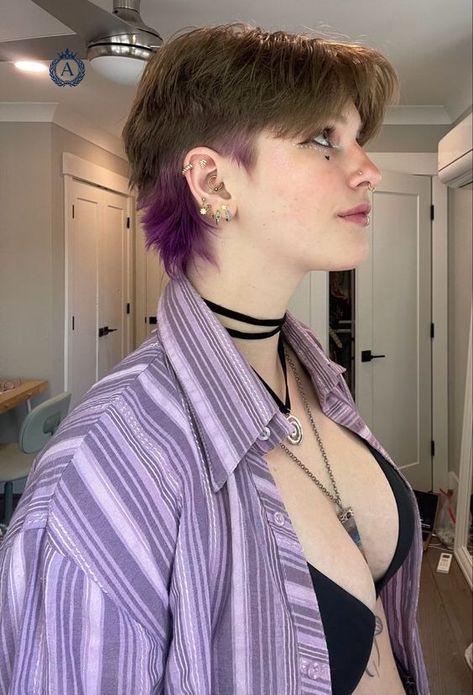 Lesbian Hair Dye Ideas, Queer Earrings Aesthetic, Really Short Hair Color Ideas, Lesbian Short Hairstyles, Buzzed Side Hair Women, Colored Undercut Hair, Short Hair Styles Gender Neutral, Dyed Undercut Short Hair, Short Pixie Haircuts For Thick Hair Undercut