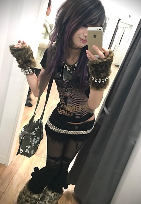 Purple Scene Aesthetic, Female Emo Outfits, Pastel Scene Outfits, Emo Fit Ideas, Scenemo Outfit Ideas, Scenmo Outfits, Scene Y2k Outfits, 2000s Scene Outfits, Modern Scene Fashion