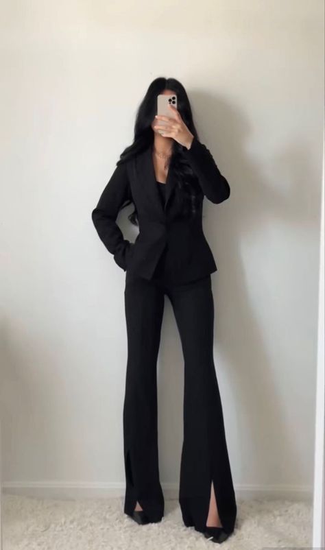 Outfit Formal Mujer, Corporate Attire, Professional Outfits Women, Business Outfits Women, Stylish Work Attire, Business Casual Outfits For Work, Woman Suit Fashion, Elegante Casual, Classy Work Outfits