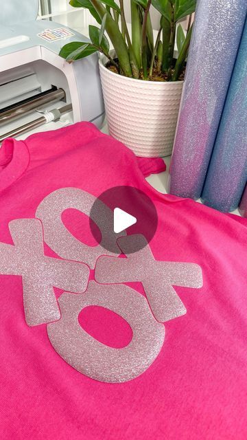 Glitter Iron On Cricut, Making Shirts With Cricut Heat Press, Iron On Transfer Shirts Diy, Diy Puffs, Designs On Shirts, Teckwrap Craft, Heat Press Projects, Puff Vinyl, Iron On Cricut