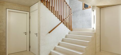 The key to installing wood railings on concrete steps is in the hardware. Stainless Steel Balustrade, Frameless Glass Balustrade, Steel Balustrade, Wood Handrail, Beautiful Stairs, Stairs Ideas, Prairie Style Houses, Wood Railing, Wood Staircase