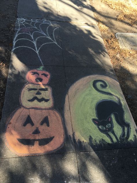 Scary Chalk Art, Chalk Art Halloween Ideas, Halloween Driveway Chalk Art, Spooky Chalk Art, Halloween Sidewalk Chalk Art Ideas Easy, Halloween Sidewalk Chalk Ideas, Fall Chalk Art Sidewalk, Halloween Chalk Drawings, Chalk Halloween Art