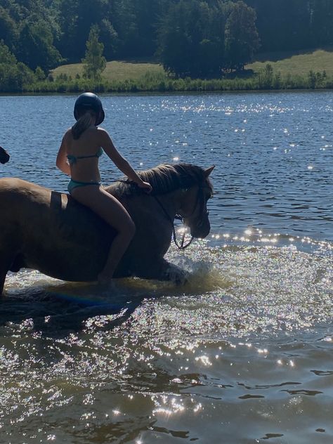 Swimming With Horses, Horse Swimming, Cute Horse Riding Outfits, Horse Riding Clothes, Equestrian Life, Dream Lifestyle, Riding Outfit, Cute Horses, Horse Rider