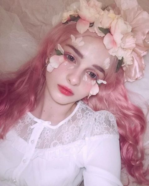 #wattpad #random pretty aesthetics you can use. Show No Mercy, Photography Artistic, Flower Makeup, Flowers In Her Hair, Fairy Makeup, Fantasy Hair, Aesthetic People, Fantasy Makeup, Grunge Hair