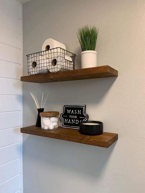 Half Bathroom Decor Ideas, Small Bathroom Shelves, Bathroom Redecorating, Half Bathroom Decor, Toilet Room Decor, Guest Bathroom Decor, Small Toilet Room, Bathroom Shelf Decor, Apartment Bedroom Decor