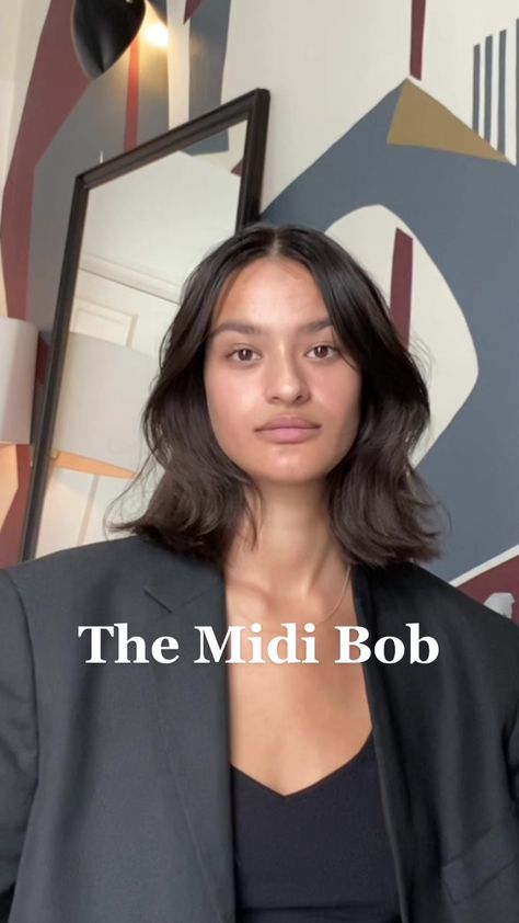 The Midi Bob. #haircut #thehairbros #fy #fyp #viral @thehairbros Short Collar Bone Length Hair, Thick Hair Mid Length, Short Haircuts For Straight Thick Hair, Mid Hair Haircut, Collar Length Haircut, Mid Length Hair Haircuts, Thick Lob Haircut, Mid Hair Hairstyles, Lob Haircut 2024