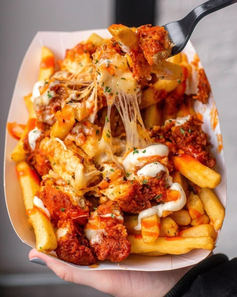 Buffalo Chicken Fries, Chicken Fries, Loaded Fries, Food Babe, Food Therapy, Yummy Comfort Food, Food Recepie, Snap Food, Food Videos Cooking