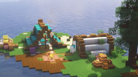 Outdoor Builds Minecraft, Early Game Minecraft Builds, Minecraft Camping Spot, Camping Site Minecraft, Camp Minecraft Ideas, Minecraft Campground, Minecraft Camp Ideas, Camp Site Minecraft, Island Ideas Minecraft