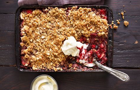 Apple Berry Crumble, Berry Crumble Recipe, Apple And Berry Crumble, Vegan Crumble, Self Saucing Pudding, Apple Berry, Winter Dessert Recipes, Comfort Desserts, Berry Crumble