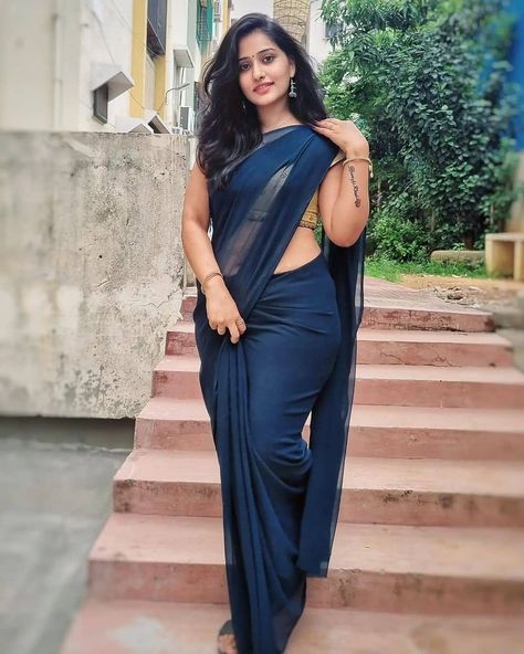 7,765 Likes, 157 Comments - Saree Addict (@sareeaddict.in) on Instagram: “Double tap ❤ if you like it. Follow @sareeaddict.in Follow @sareeaddict.in Follow @sareeaddict.in…” Bold Saree Photoshoot, Girl In Saree, Inspirational Stories, Indian Photoshoot, Saree Photoshoot, Beautiful Women Over 40, Curvy Girl Fashion, Curvy Girl Outfits