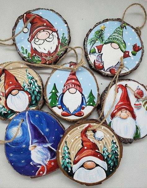 Decoracion Navidad Diy, Wood Slice Christmas Ornaments, Wood Slice Christmas, Christmas Ornaments Personalized, Wood Cookies, Painted Ornament, Ornaments Personalized, Painted Christmas Ornaments, Wooden Tags