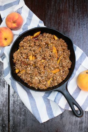 how to make homemade peach crisp in a cast iron skillet Fresh Peach Crisp, Skillet Desserts, Peach Crisp Recipe, Cast Iron Skillet Cooking, Skillet Cake, Peach Crumble, Apple Orchards, Iron Skillet Recipes, Peach Crisp