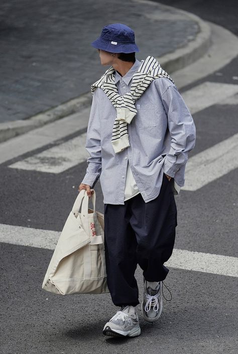 Tokyo Fashion Men Street Styles, Mens Street Fashion Korea, Japan Male Fashion, 90s Japanese Street Fashion Men, Japanese City Boy Style, Tokyo Mens Fashion, Japan Street Style 90s, Japanese City Boy Fashion, Japan Men Outfit