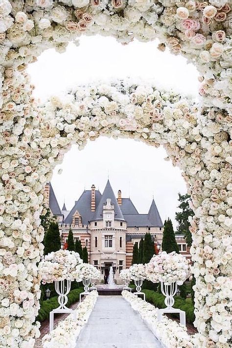 White Wedding Decorations, White Wedding Flowers, Wedding Forward, Castle Wedding, Wedding Goals, Wedding Aisle, Fairytale Wedding, Wedding Locations, Wedding Themes