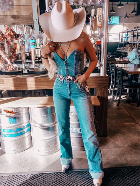 Traje Cowgirl, Mode Country, Nfr Outfits, Country Chic Outfits, Trajes Country, Nfr Fashion, Cowgirl Style Outfits, Fest Outfits, Wilde Westen