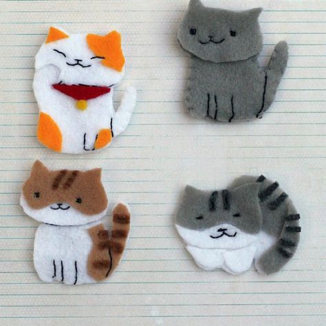 Cat Crafts For Kids, Paper Cat Craft, Neko Atsume Kitty Collector, Chat Diy, Back To University, Neko Atsume, Felt Finger Puppets, Cat Coasters, Felt Cat