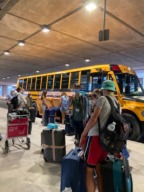 School bus, america, new york, travel, luggage, people, crowd, friends, School Field Trips Aesthetic, Bus School Trip, School Trip To Paris, Exchange Student Aesthetic Spain, School Field Trip Aesthetic, School Trip Aesthetic Bus, School Trip Bus, Bus Trip Aesthetic, Class Trip Aesthetic