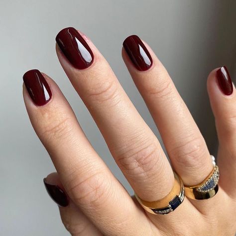 The Winter Nail Colors To Try When You're Tired Of Apple Red & Forest Green Burgundy Nail Polish, Business Nails, Unghie Sfumate, Opi Nail Colors, Nagellack Trends, Long Lasting Nail Polish, Glittery Nails, Fall Gel Nails, Nail Colors Winter