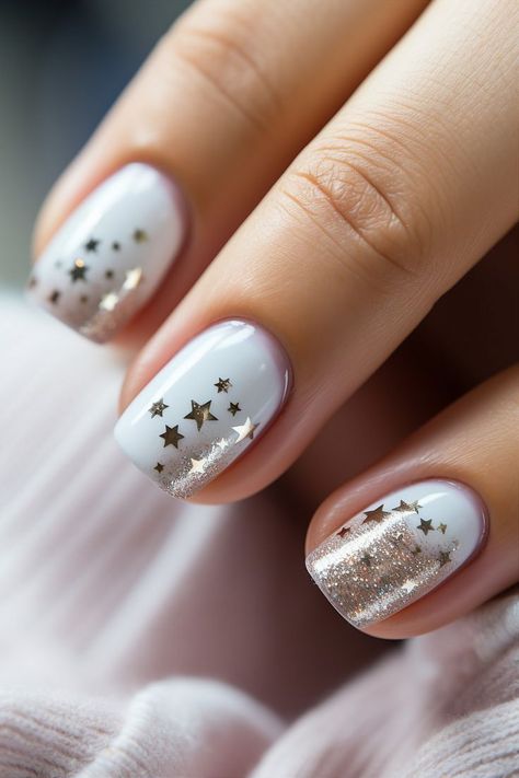 Silver And Gold Manicure, Winter Light Nails, December Manicure Ideas, White And Gold Snowflake Nails, White And Gold Star Nails, Sparkly Nail Tips, Elegant Christmas Nails Classy Sparkle, Milky White Christmas Nails, Casual Christmas Nails