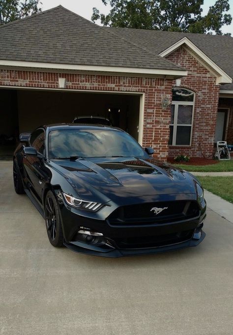 Nice Cars Aesthetic, Siyah Mustang, Sports Cars Mustang, Black Mustang, Ford Mustang Car, Mustang Cobra, Lux Cars, Mustang Convertible, Mustang Cars