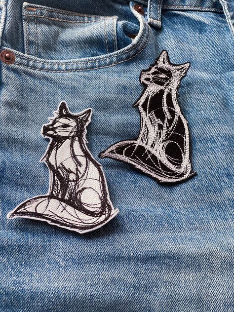 Cool Pins And Patches, Aesthetic Badges, Patches Design, Patches On Clothes, Embroider Ideas, Jacket Patches, Patch Ideas, Handmade Patch, Battle Jacket