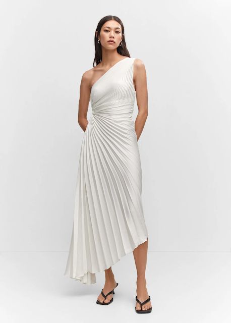 MARIA'S STYLE PLANET: Asymmetrical pleated dress Pleated Fabric, Pleated Midi Dress, Asymmetrical Design, Party Dresses For Women, Ladies Party, Pleated Dress, Long Skirt, Timeless Beauty, Long Dress