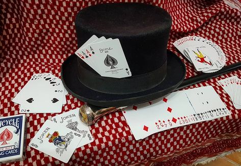 Old School Magician! Victorian Magician, Illusionist Magician Aesthetic, Chase Core, Lying Is The Most Fun, Magician Aesthetic, Jervis Tetch, Edgy Teen, Dragon Concept, Traveling Circus