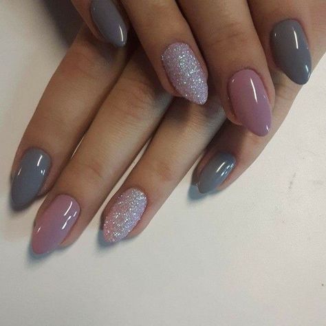 Gray Autumn Nails, Pink And Nails Gray, Purple Fall Manicure, Grey Shellac Nails Designs, Pretty Grey Nails, Grey And Mauve Nails, Dusty Purple Nail Designs, Grey Pink Nails Ideas, Grey Autumn Nails