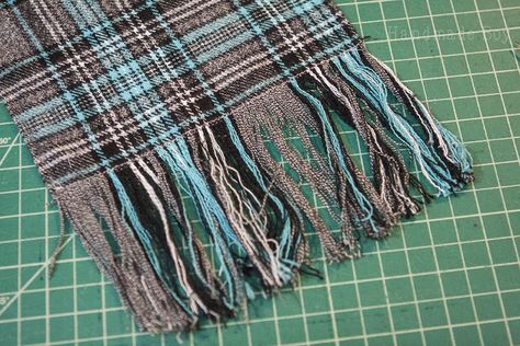 Flannel Scarf Diy, Homemade Scarves, Sewing Scarves, Scarf Diy, Flannel Scarf, Flannel Scarves, Kids Flannel, Sewing Fleece, Tokyo Street Style