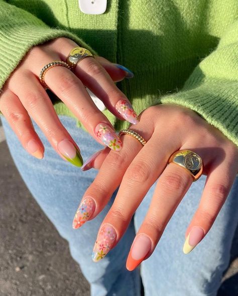 May Nails, Funky Nails, French Tip Nails, Nail Designs Summer, Flower Nails, Almond Nails, French Nails, Glue On Nails, How To Do Nails