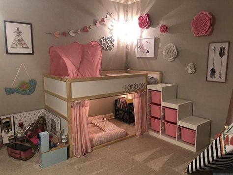 Mädchenzimmer mit Leseecke Vorhang unter Ikea Kura Bett Ikea Kids Bedroom, Ikea Kids Room, Ikea Kura Bed, Kura Bed, Ikea Kura, Kids Loft, Kids Loft Beds, Ikea Kids, Toddler Girl Room