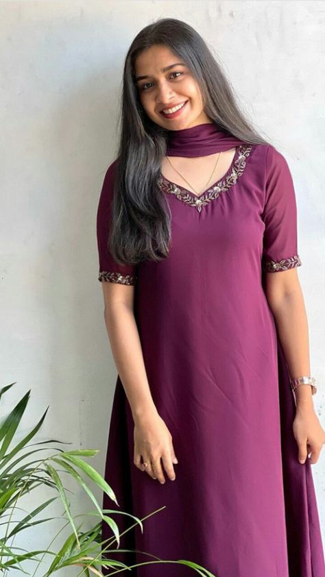 Aline Kurti Neck Design, Georgette Neck Design, Latest Design For Suits For Women, Georgette Churidar Designer Latest, Cotton Kurti Set Designs, Churidhar Designs Latest, Chudi Neck Designs Latest, Plain Georgette Kurtis, Work Kurti Designs Latest