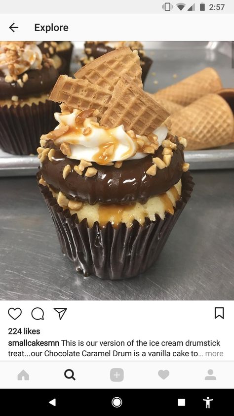 Ice Cream Inspired Desserts, Crazy Cupcake Flavors, Extreme Cupcakes, Loaded Cupcakes, Food Truck Desserts, Crazy Cupcakes, Fudge Icing, Specialty Cupcakes, Gourmet Cupcakes