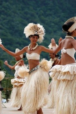 Modern Dans, Tahitian Costumes, Polynesian Dance, Tahitian Dance, Cultural Dance, Hawaiian Dancers, Jitterbug, Hula Dancers, World Dance