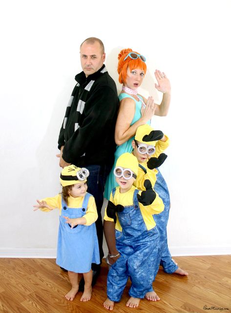 Despicable Me Halloween Costume, Despicable Me Halloween, Family Costumes For 3, Matching Family Halloween Costumes, Despicable Me Costume, Family Halloween Costume Ideas, Family Themed Halloween Costumes, Sibling Halloween Costumes, Family Halloween Costume