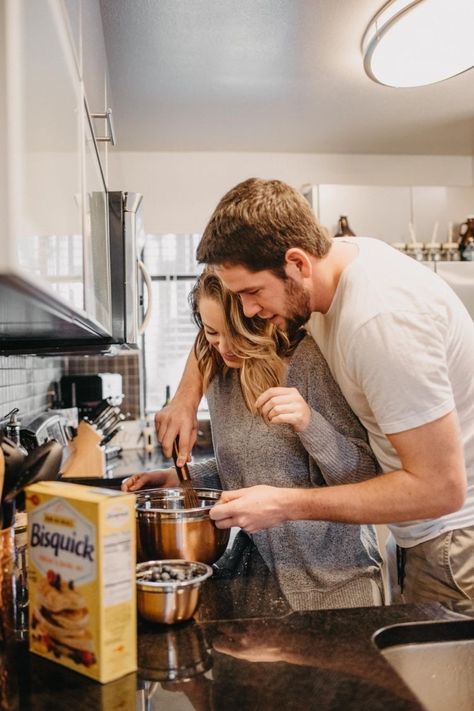 Couples Making Breakfast, Photos In Home, Lifestyle Photography Couples, Making Pancakes, Pancakes For Breakfast, Cooking Photography, Home Photo Shoots, Man Cooking, Photography Traveling