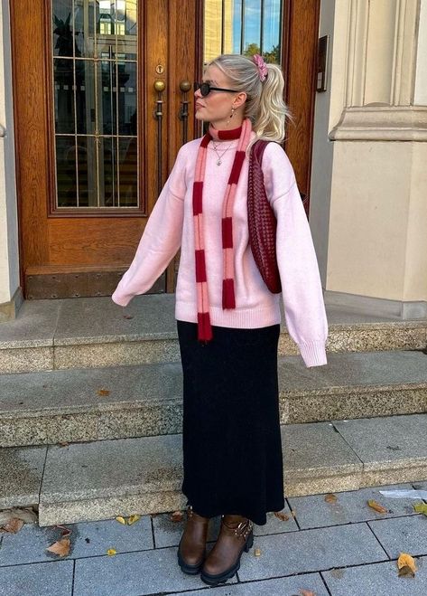 Pink Red Outfit Aesthetic, Cold Spring Outfits 2024, Pink Knitted Sweater Outfit, London Fits Winter, Colorful Fall Fashion, Winter Copenhagen Style, San Francisco Winter Outfit, Fall 2024 Trends Fashion, Aw24 Fashion Trends