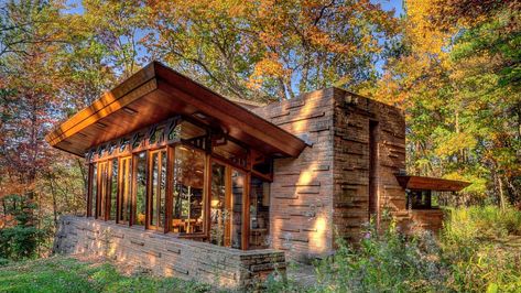 Seth Peterson Cottage, Chalet Modern, Robie House, Rental Ideas, Frank Lloyd Wright Architecture, Frank Lloyd Wright Buildings, Frank Lloyd Wright Homes, Wisconsin Travel, Mirror Lake