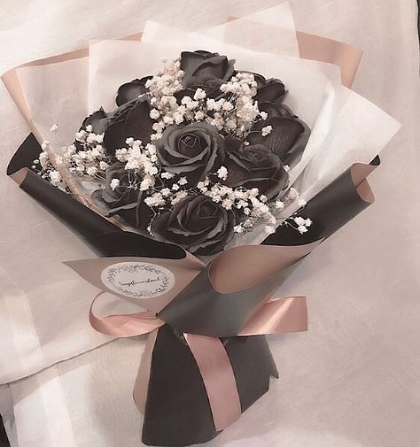 Black Rose Aesthetic Bouquet, Black Flower Bouquet Aesthetic, Black Rose Bouquet Aesthetic, Graduation Flowers Bouquet, Black Rose Bouquet, Black And Grey Rose, Ribbon Flowers Bouquet, Black Bouquet, Black Rose Flower