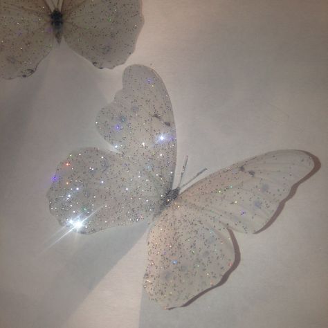 Butterflies Bedroom, Bedroom Butterfly, 3d Butterfly Wall Art, Butterfly Bedroom, Photowall Ideas, Glitter Photography, Look Wallpaper, Rainbow Butterflies, Butterfly Decal