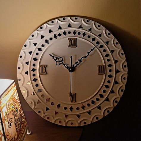 Mud Work Wall Clock, Lippan Art Mirror Watch, Lippan Art Mirror Wall Clock, Lippan Clock Art, Lippan Art Watch, Handmade Clocks Diy Arts & Crafts, Handmade Wall Clock Diy, Lippan Art Clock Design, Lippan Art Mirror Wall Decor