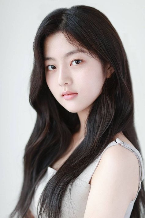 Shin Eun-soo - Photo Gallery (신은수) @ HanCinema Adventure Quotes, Actors & Actresses, Seol In Ah, Snow Princess, Drama Korea, Korean Beauty, Matching Pfp, Desktop Wallpaper, Photo Gallery