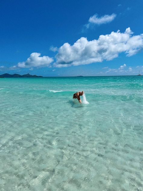 Me diving in clear blue water in the whitsundays australia Whitsundays Australia Aesthetic, Whitsundays Aesthetic, Whitsundays Australia, Australia Aesthetic, 2024 Manifestation, Living In Australia, The Whitsundays, Semester Abroad, Hamilton Island