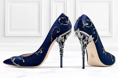 Stunning cobalt satin with antique silver leaves. Ralph And Russo Shoes, Kasut Kahwin, Patricia Field, Ralph Russo, Casual High Heels, Chique Outfits, Ralph And Russo, Prom Heels, Fancy Shoes